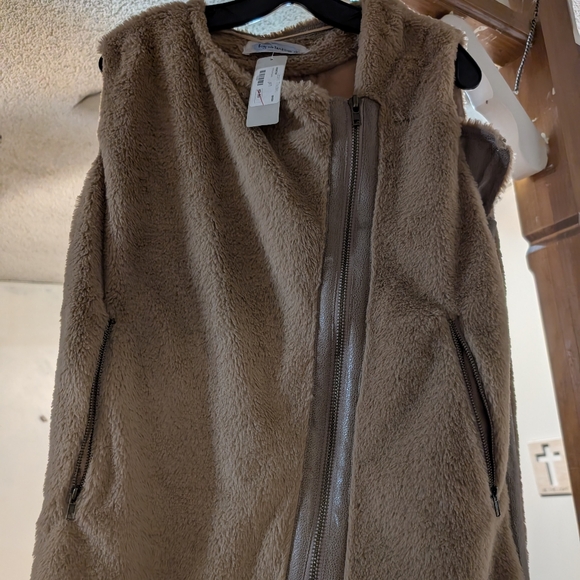 Vest - Picture 1 of 2